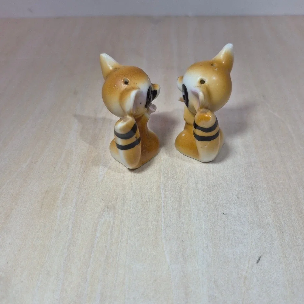 Vintage Ceramic Raccoon Salt and Pepper Shakers‎ Anthropomorphic Animal Set 2